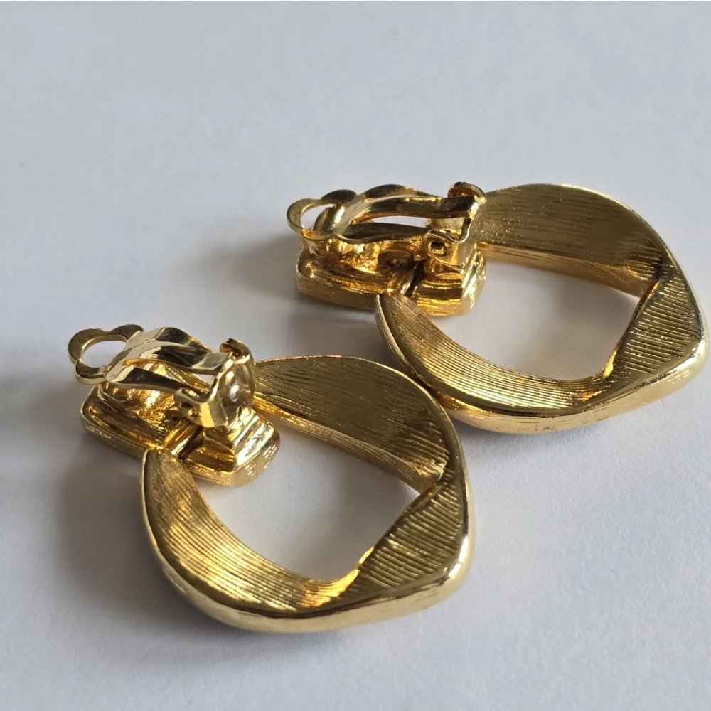 Vintage earrings black enamel hanging loop circle clip on gold tone hoop